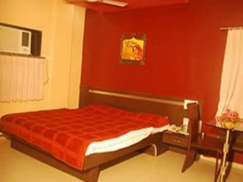 אאורנגבד Oyo 11548 Hotel Mrunal Palace מראה חיצוני תמונה